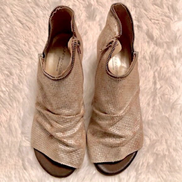 “NEW” Unity in Diversity Sage Sandal - Picture 5 of 11